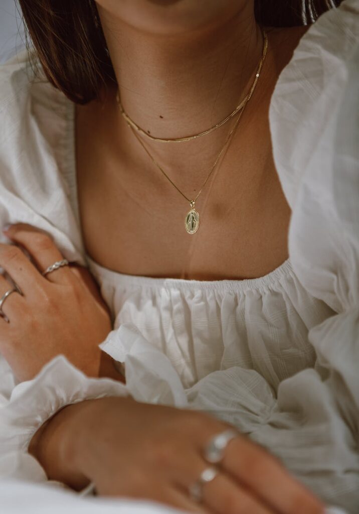 Chic Style Collective | How to Create an Elegant Capsule Jewellery Wardrobe. crop stylish woman in wedding dress
Capsule Jewellery Wardrobe.