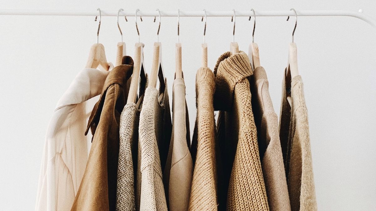 minimalist capsule wardrobe