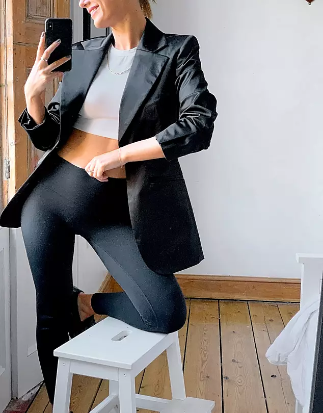 Chic Style Collective | 5 Celebrity Street Style Outfits You Can Wear Now. 22269919 1 black
