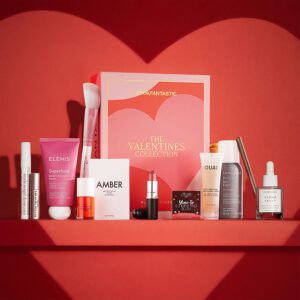 Chic Style Collective | 20 Cute and Simple Valentine's Day Nails 2023 Valentines Gift Box