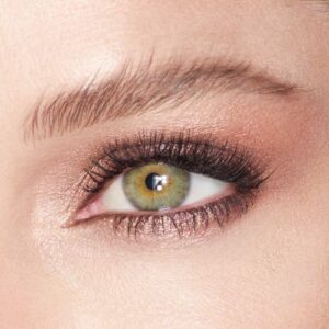 Chic Style Collective | 10 New Makeup Trends 2022. Eyes to mesmerise oyster pearl