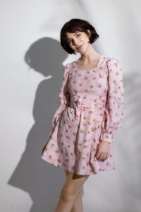 Chic Style Collective | Simple and Easy ways to boost your confidence. Confidence woman pink floral dress