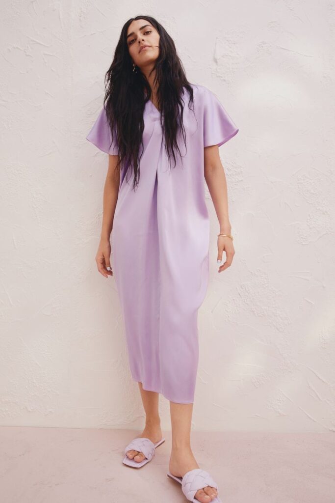 Chic Style Collective | H&M Spring Collection 2022 run, don’t walk. v-neck Kaftan Dress light purple
H&M Spring Collection 2022
