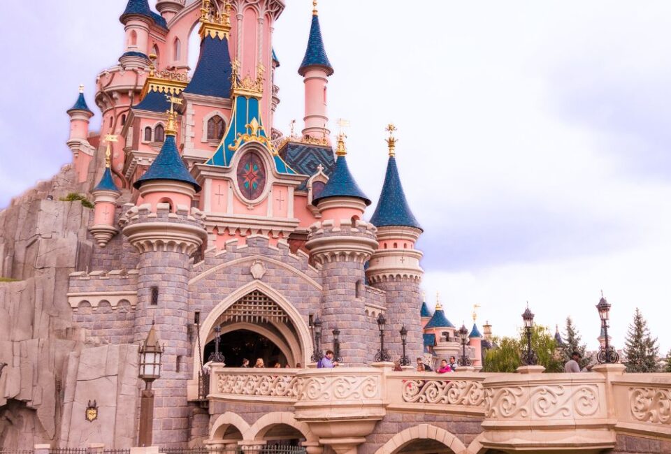 Chic Style Collective | Expert Tips if You're Visiting Disneyland Paris For the First Time Disneyland Paris