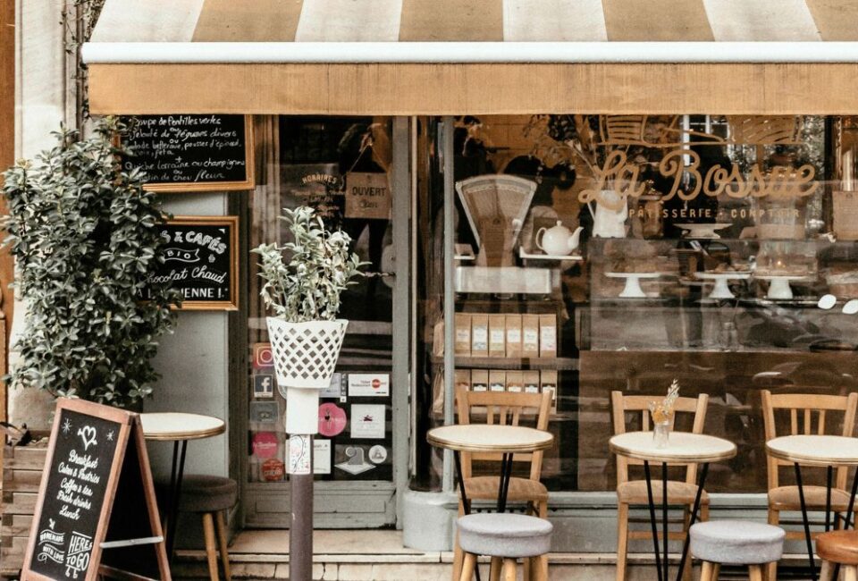 Chic Style Collective | Parisian Holiday: 5 Unconventional Ways to Experience Paris Like a Local Parisian Holiday
