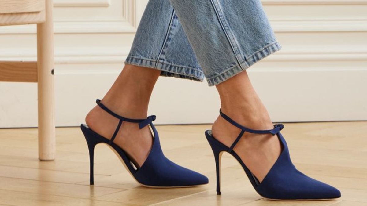 Chic Style Collective | 5 Ways to Style the 'outdated' French shoe trend Parisian women love French shoe trend