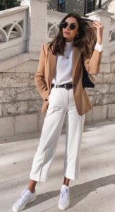 Chic Style Collective | White Trousers Outfits That Actually Work Looks profesionales para ir al trabajo con tenis 1