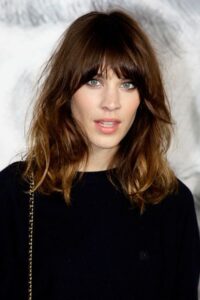 Chic Style Collective | Alexa Chung Bob Hair Style: How to Achieve Effortless Wavy Bob in 5 Steps 43 fringe hairstyles for some delicious autumn inspo