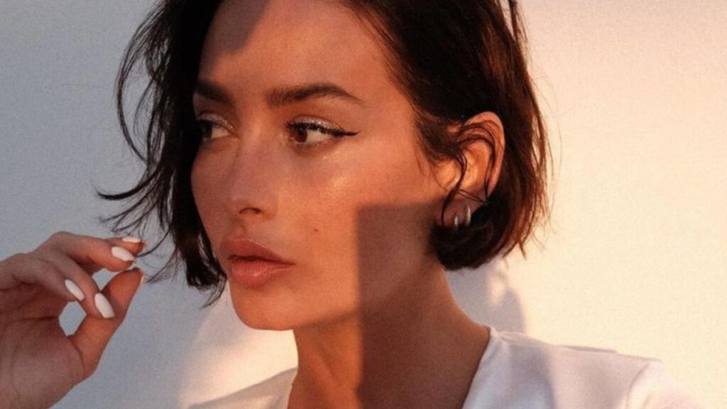Chic Style Collective | The Micro Bob Hair Trend: A Former Hairdresser Explains Everything Before You Book Your Appointment Micro Bob 2025 Hair Trend