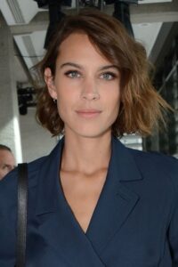 Chic Style Collective | Alexa Chung Bob Hair Style: How to Achieve Effortless Wavy Bob in 5 Steps Alexa Chung Bob Hair