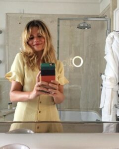 Chic Style Collective | How to Get 'French-Girl Hair' with Exactly Zero Effort in Under 10 Minutes Sabina Socol