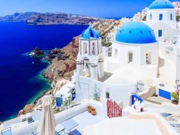 Greece is the luxury destination you need to visit. [Canva]