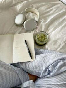 Chic Style Collective | The Perfect 5 AM – 8 AM Morning Routine for the Elegant Mothers The perfect morning routine