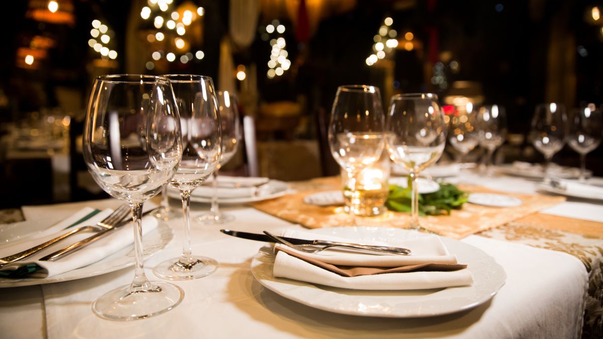 Dining Etiquette [Canva]