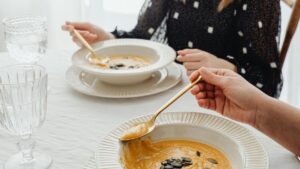 Chic Style Collective | Traditional British Dining Etiquette and Table Manner Rules for Hosting the Perfect Dinner Party Traditional British Dining Etiquette