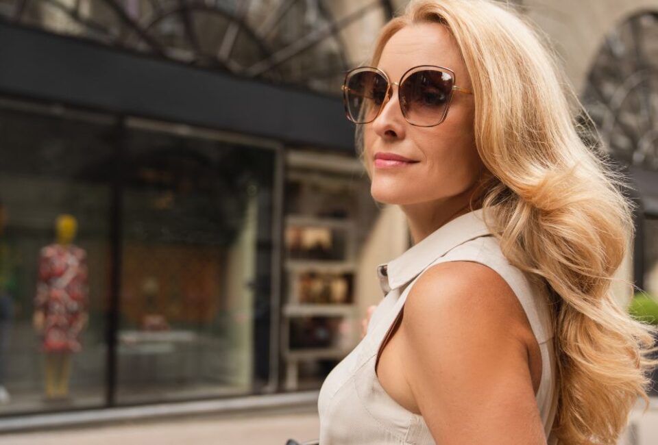 How to Dress in Your 40s (Adobe)