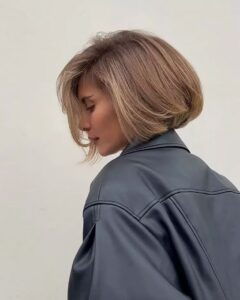 Chic Style Collective | I’m a Beauty Editor These Short Haircuts Make You Look Instantly More Polished Bubble bob le carre ideal pour gagner en volume ce printemps 2