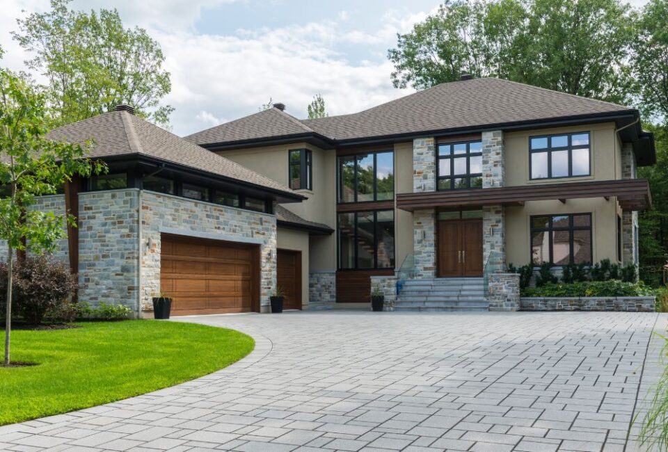 Luxury Homes [Canva]