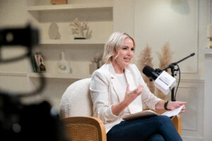 Chic Style Collective | 10 Questions with Kelly Lundberg Personal Branding Strategist, Keynote Speaker and Author Kelly Lundberg podcast