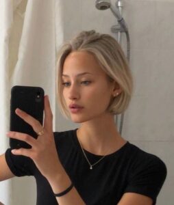 Chic Style Collective | What is the 90s Heartthrob Bob? The Notsalgic Haircut Everyone Is Talking About Unknown 427