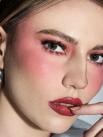 How to Apply Cream Blush the Right Way [Pexels]