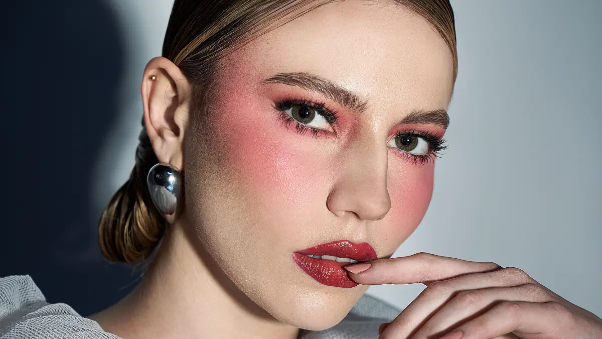 How to Apply Cream Blush the Right Way [Pexels]