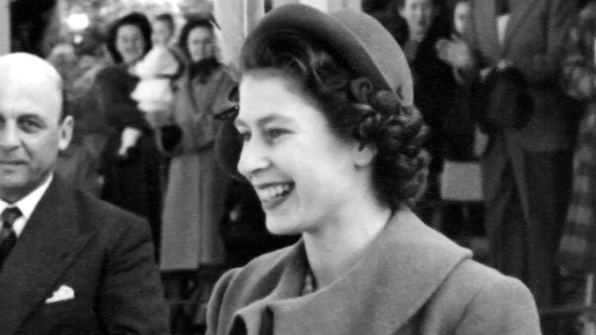 Queen Elizabeth II: Her Life in Style [Adobe]