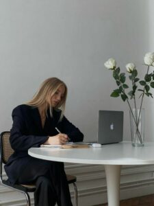 Chic Style Collective | 8 Time-Saving Style Hacks That Make You Look Instantly Chic 270