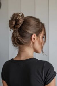 Chic Style Collective | I Swear By These 5 Low-Maintenance Hairstyles to Look Effortless at Work 20 Messy Bun Hairstyles That Are Cute Easy Totally Trending