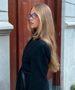 Chic Style Collective | Old Money Hairstyles Female: The Long, Blonde, Natural Look That Always Appears Expensive Old Money Hairstyles Female