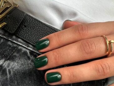 Minimalist Christmas Nails