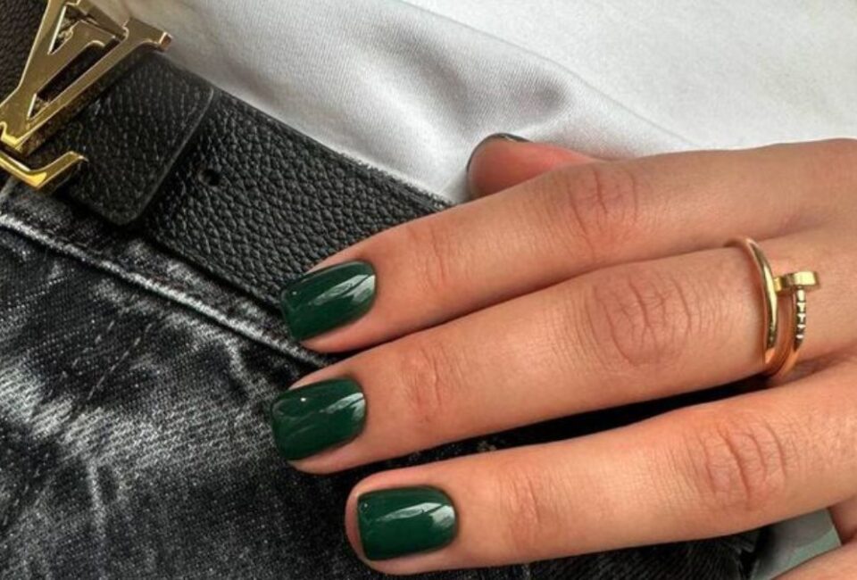 Minimalist Christmas Nails
