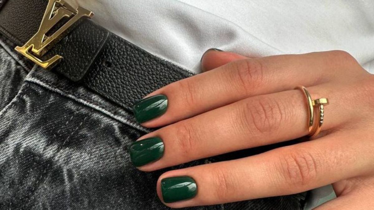 Chic Style Collective | Chic, Modern, Perfect: The Minimalist Christmas Nails That Look Luxe Without Trying Minimalist Christmas Nails