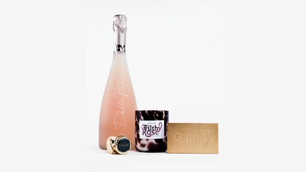 Chic Style Collective | Della Vite X Velvet Smoke Collaboration: Della Vite’s Anti-Valentine’s Collab Is Here Della Vite X Velvet Smoke Collaboration