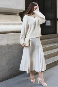 Chic Style Collective | I Noticed Stylish Women in London Wearing This Everywhere - The Pleated Skirt Is Back Pleated Skirt
